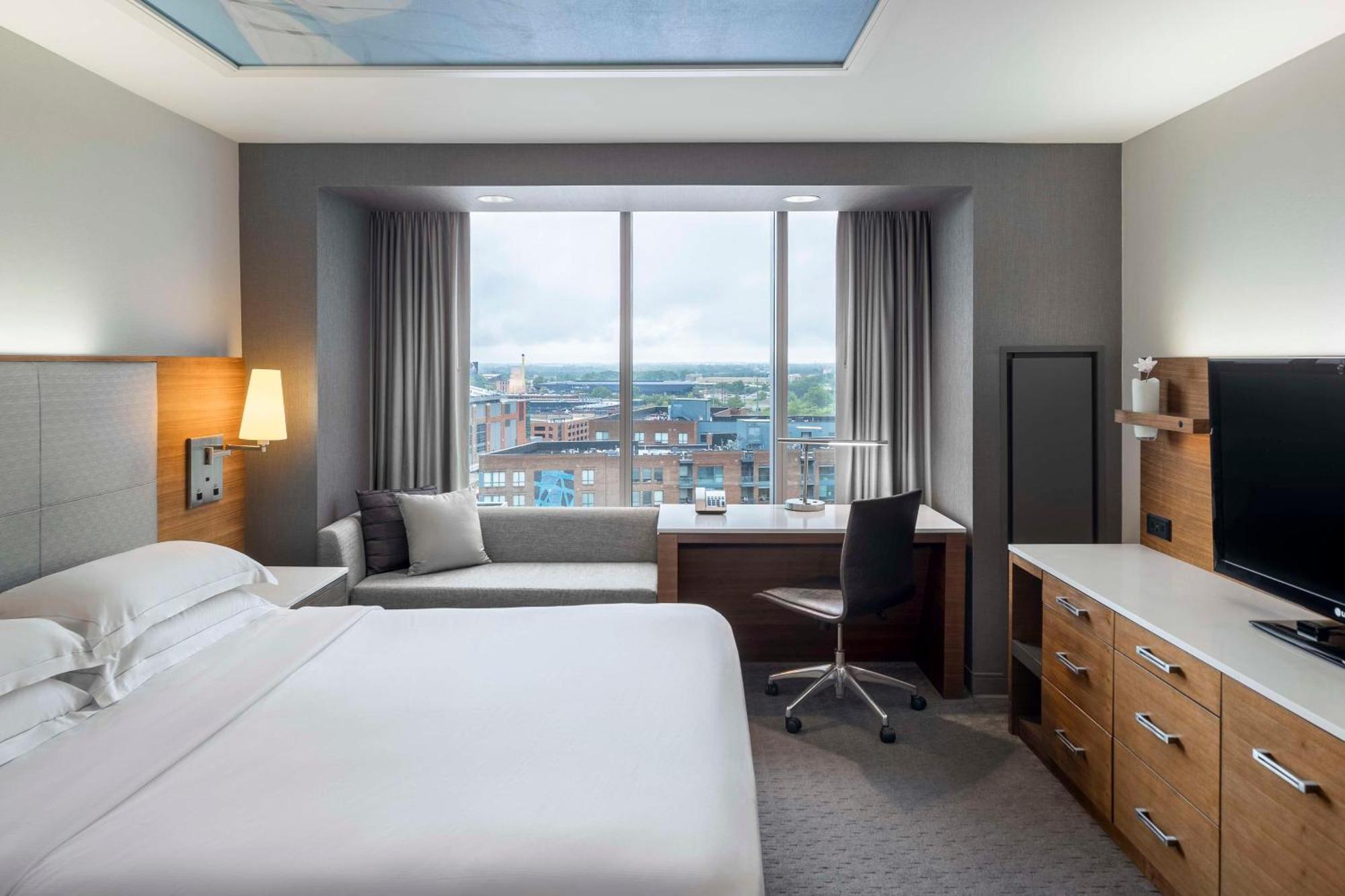 Deluxe King Room,1552282603:JPEG