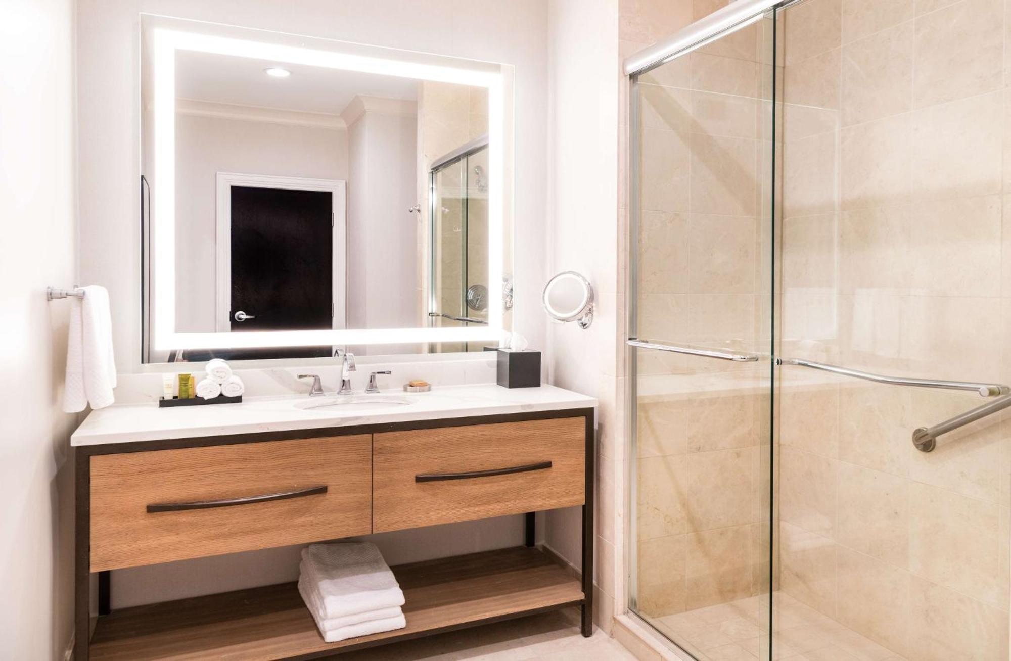 King Parlor Suite
