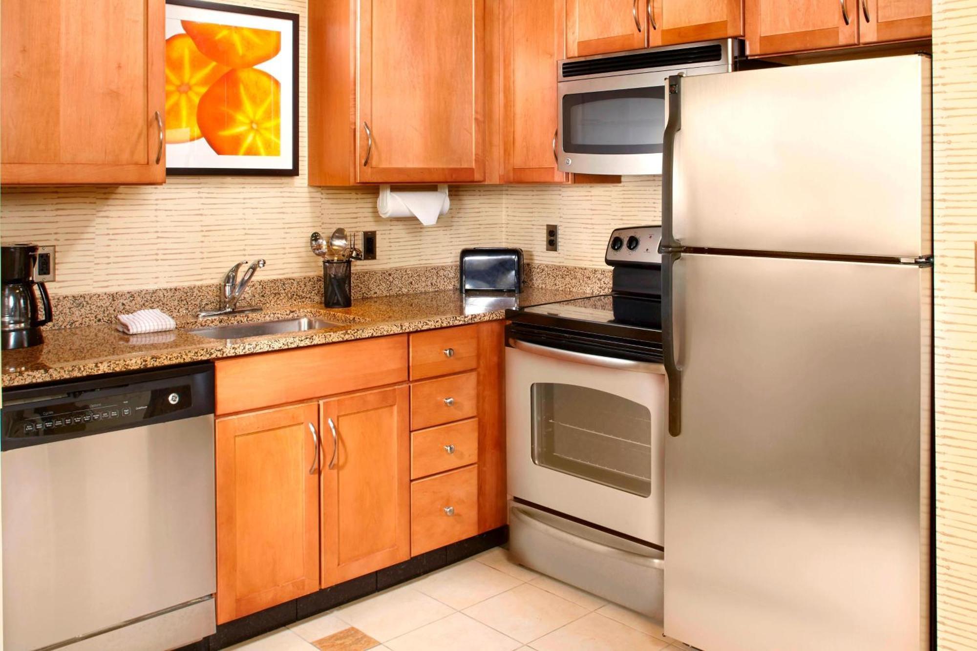 Large Two-Bedroom Suite,1632996097:JPEG
