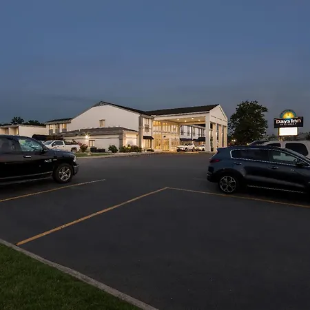 Days Inn By Wyndham Columbus East Airport-2
