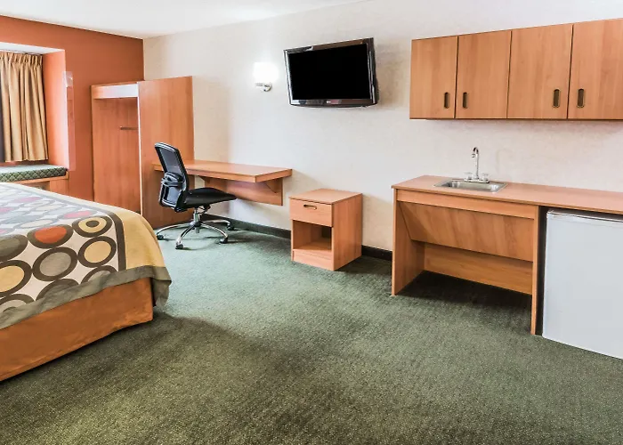 Super 8 By Wyndham Columbus West Hotel