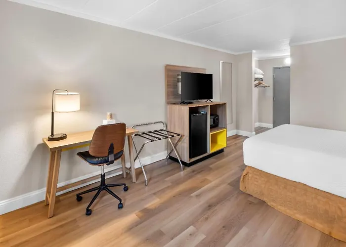 Days Inn By Wyndham Columbus East Airport Brice